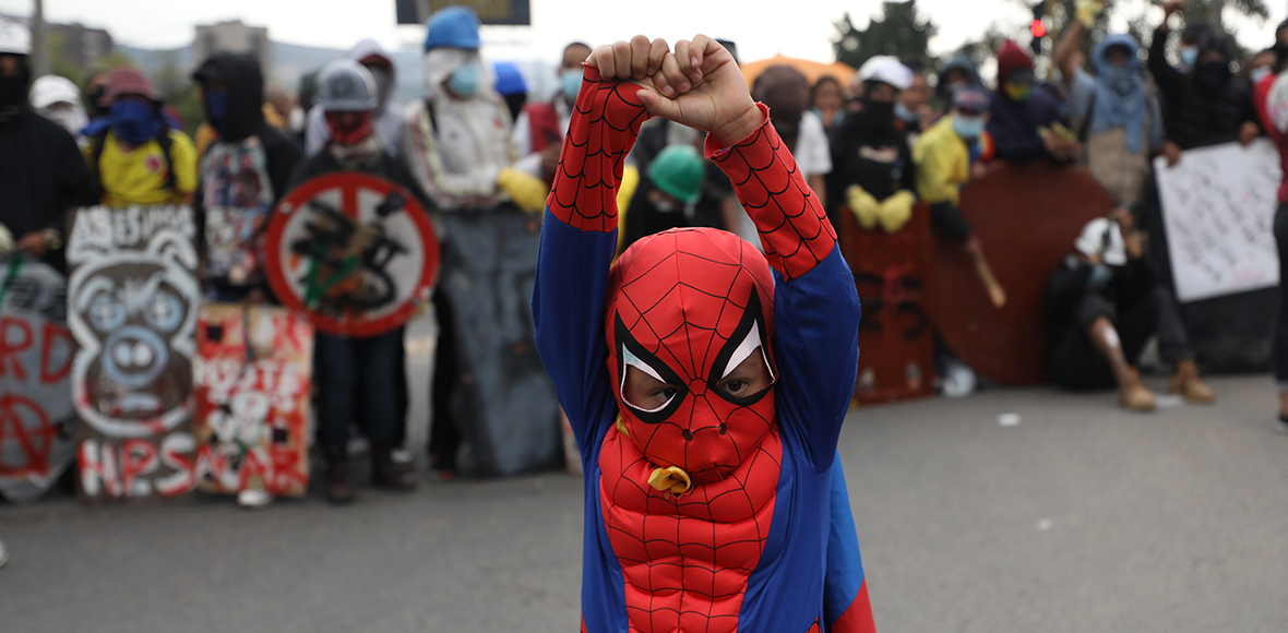 Στους δρόμους οι Κολομβιανοί